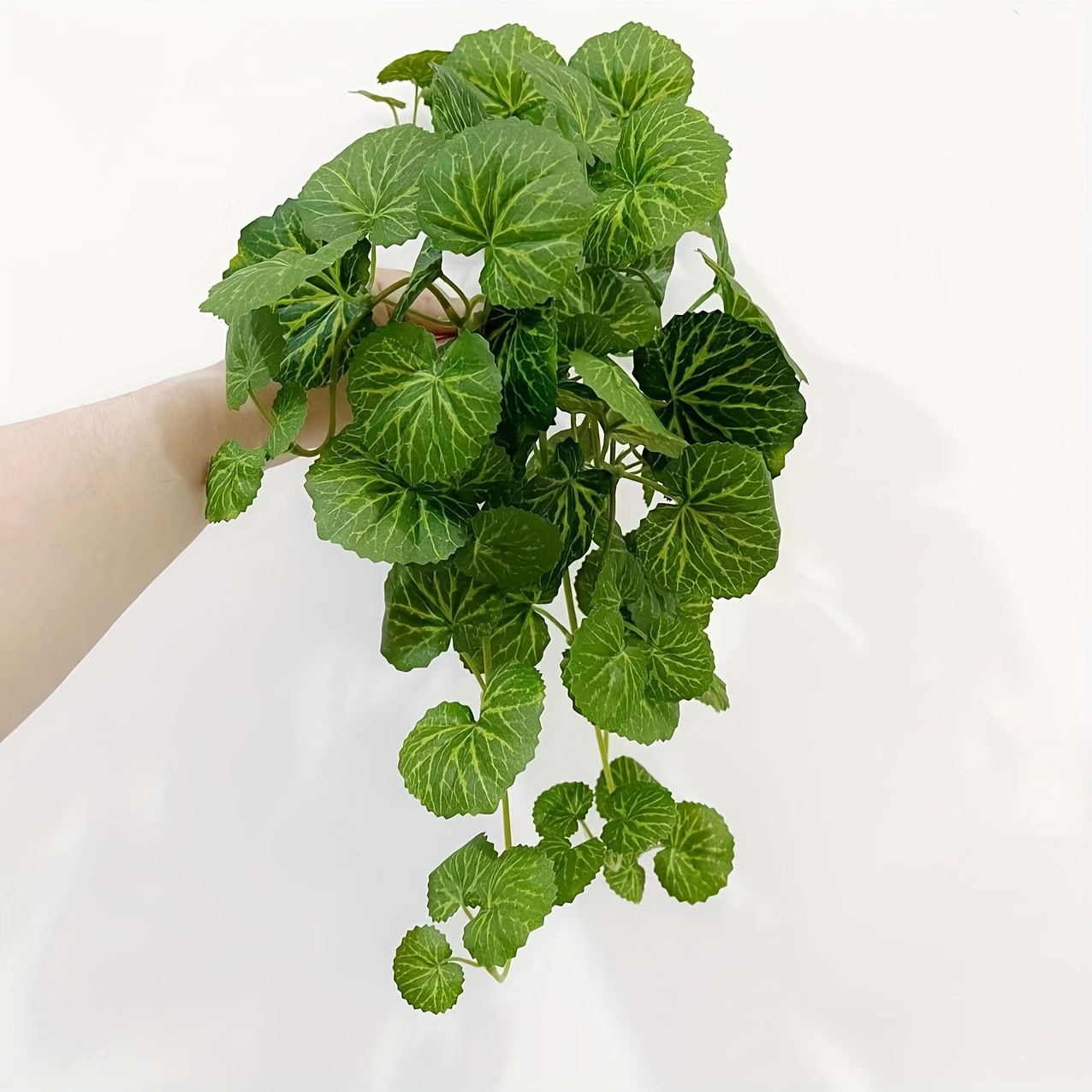 An artificial hanging vine pla - Bonsai Garden For Home 评论和价格